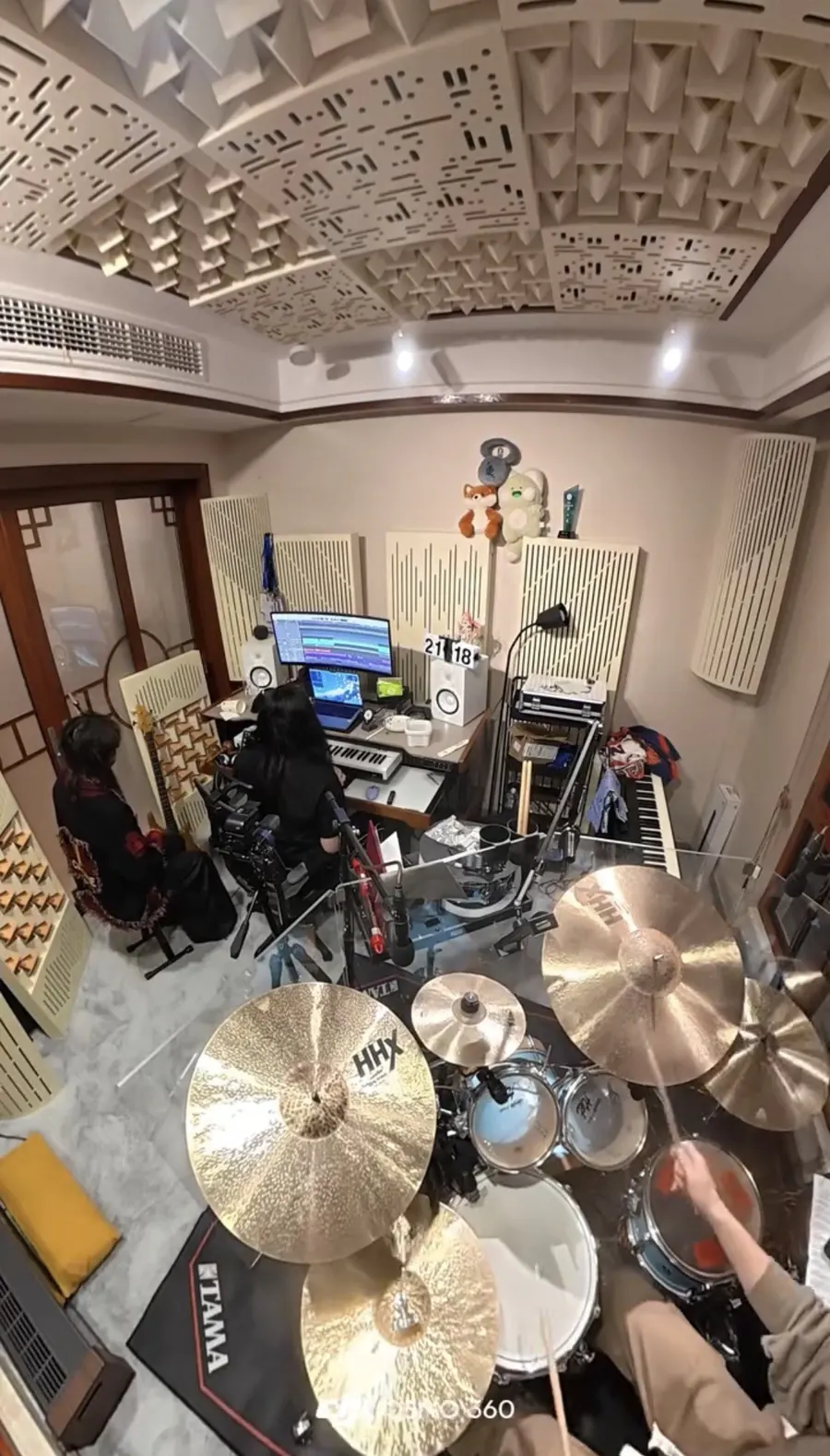 Home Studio 鼓手视角，镲片与鼓组在前